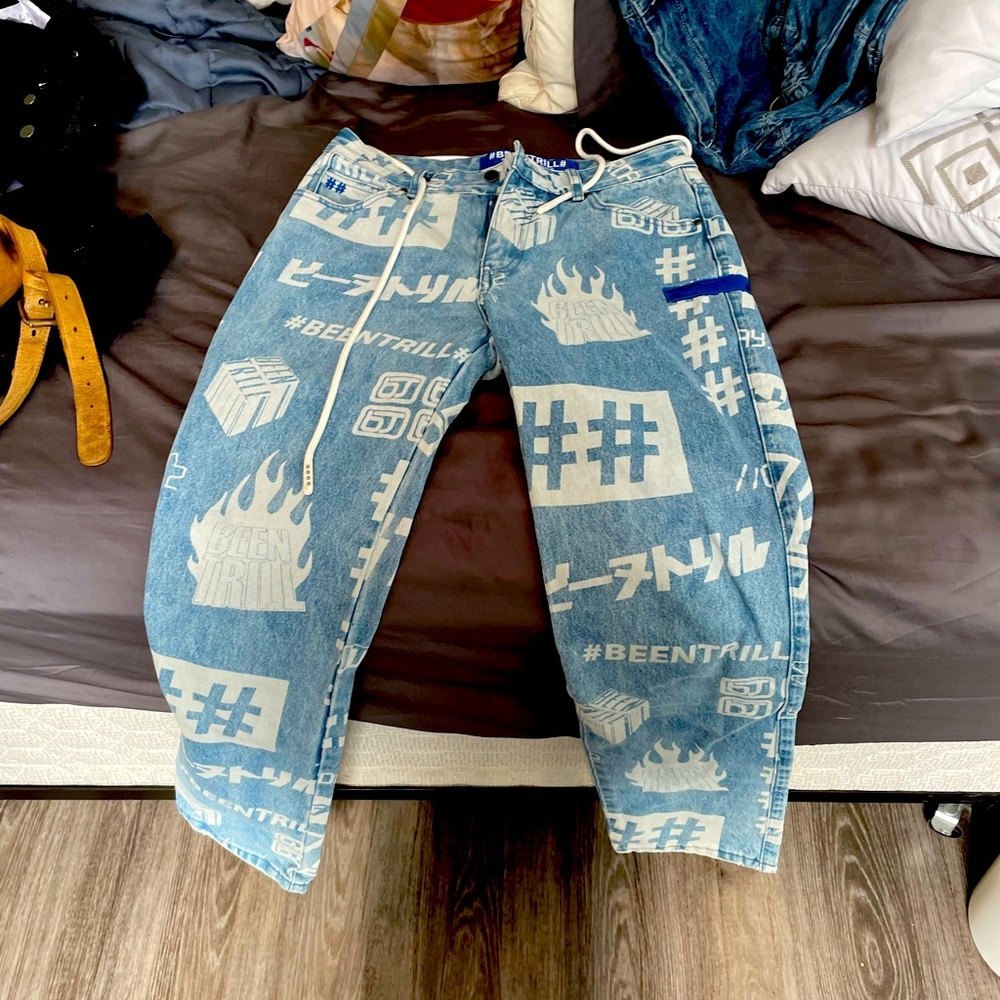 Blue Relaxed Jeans With Design Size 32